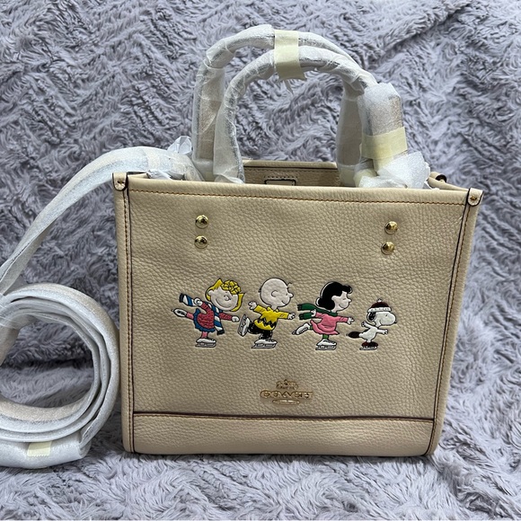 ❌❌SOLD❌❌Coach X Peanuts Dempsey Tote 22- Snoopy And Friends Leather Bag in Ivory - Picture 4 of 7